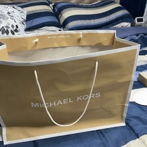 Meet your Posher, Madiha